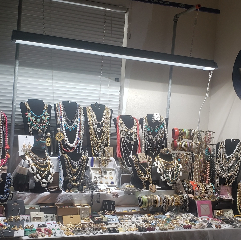 856 plus pcs Vintage  Estate Jewelry Lot Trifari 14k 10k High End 925 necklace